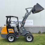 Giant G2300 HD shovel