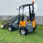 Giant 254SW shovel kniklader