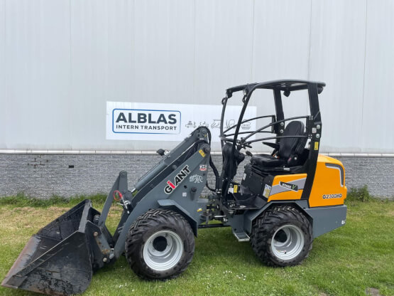 Giant G2300 HD shovel