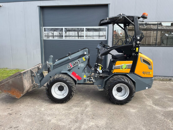 Giant G2200E X-tra shovel