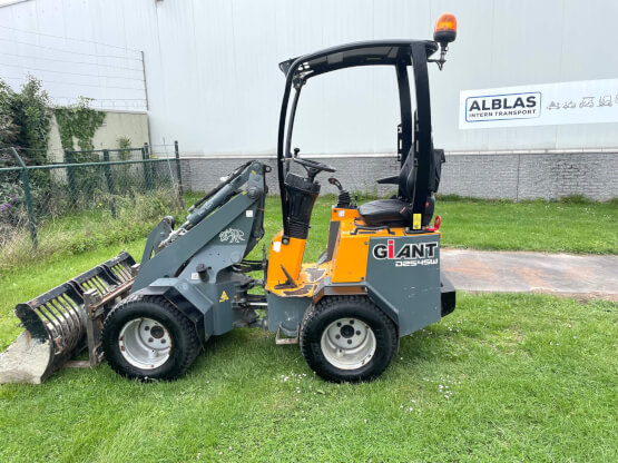 Giant 254SW shovel kniklader
