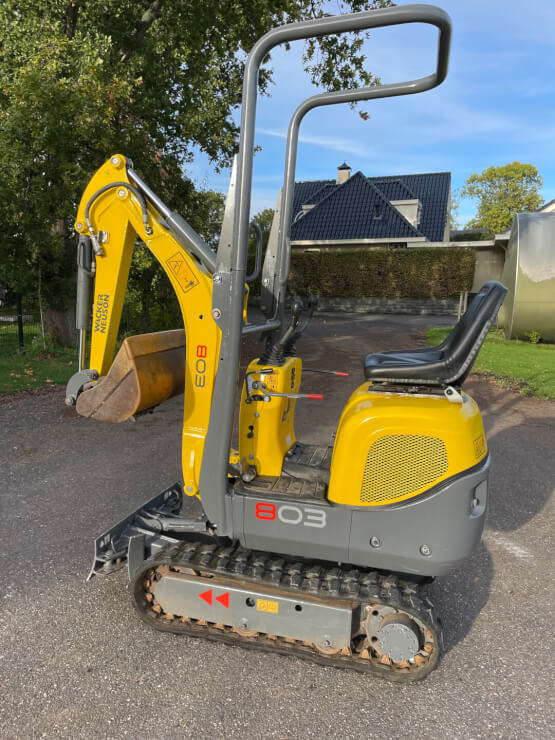 Wacker-Neuson 803 / Caterpillar 300.9D