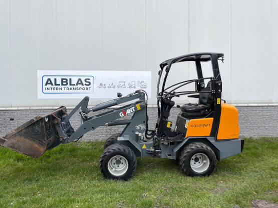 Giant 332SWT shovel kniklader
