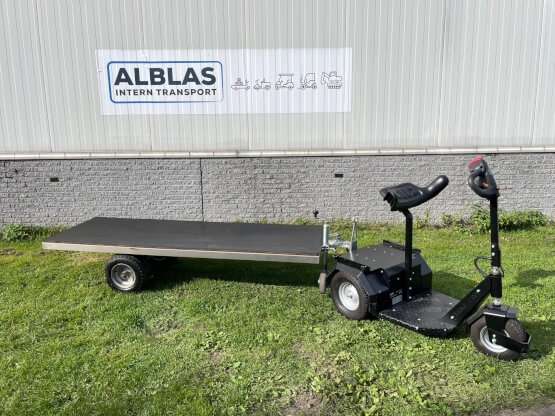 Hooiwagen voerwagen trekker met oplegger