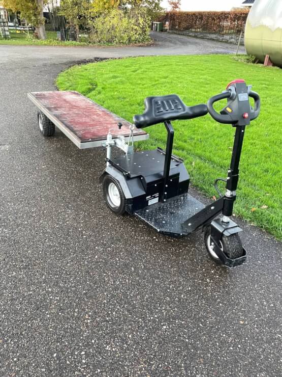 Hooiwagen voerwagen trekker met oplegger